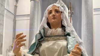 San Cataldo, svelata la nuova statua della Madonna che incontra Gesù la domenica di Pasqua